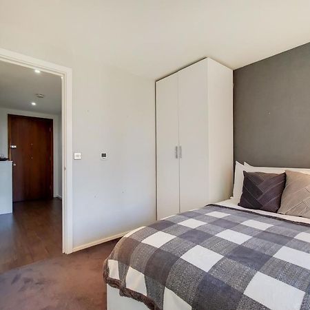 Two Bedroom Apartment - London Excel Stays מראה חיצוני תמונה
