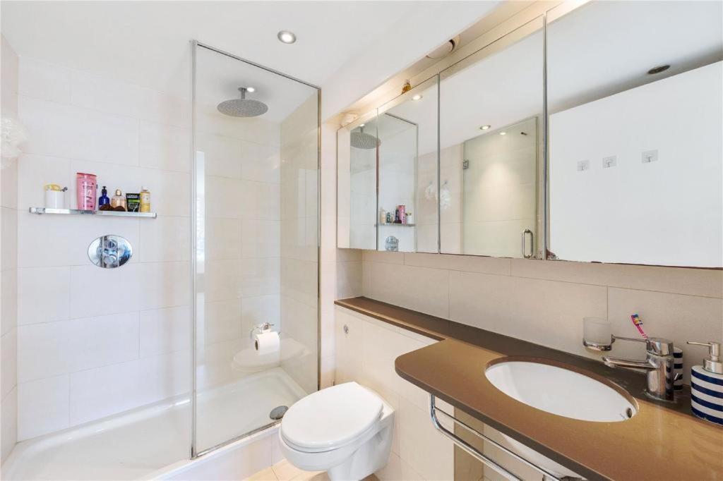 Two Bedroom Apartment - London Excel Stays מראה חיצוני תמונה