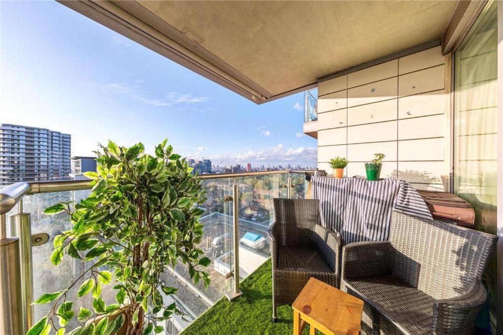 Two Bedroom Apartment - London Excel Stays מראה חיצוני תמונה