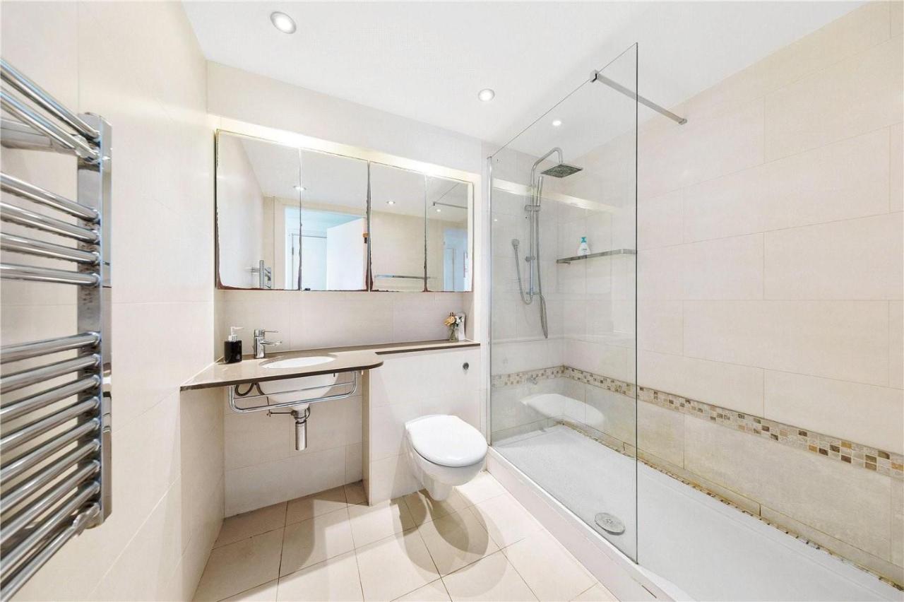 Two Bedroom Apartment - London Excel Stays מראה חיצוני תמונה