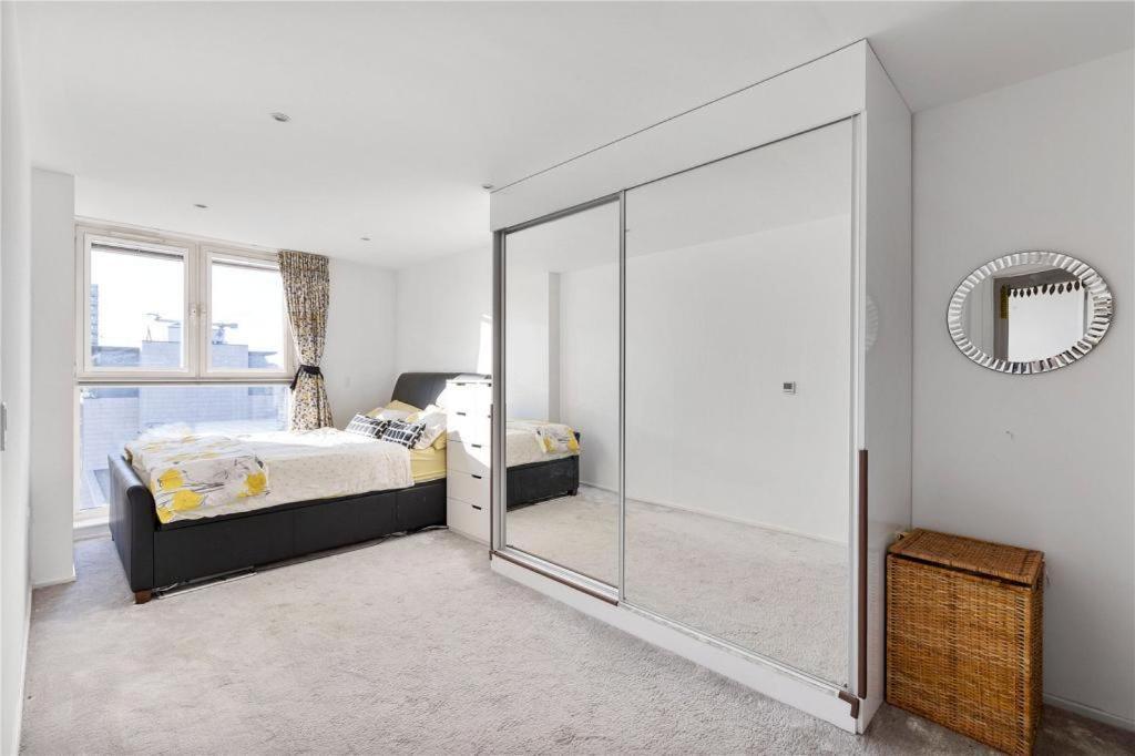 Two Bedroom Apartment - London Excel Stays מראה חיצוני תמונה