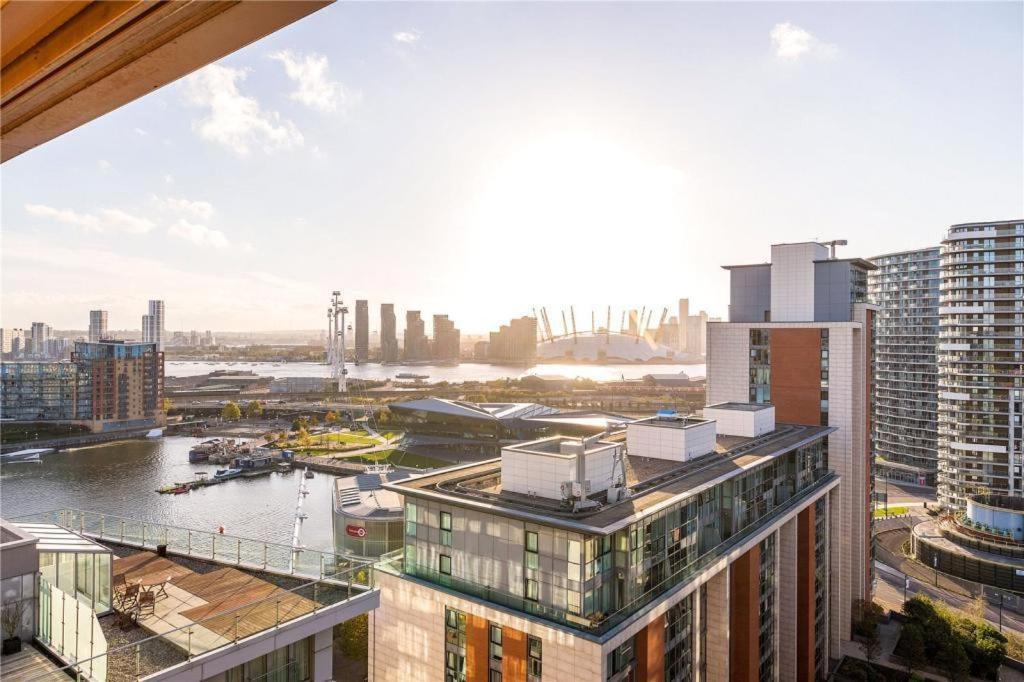 Two Bedroom Apartment - London Excel Stays מראה חיצוני תמונה