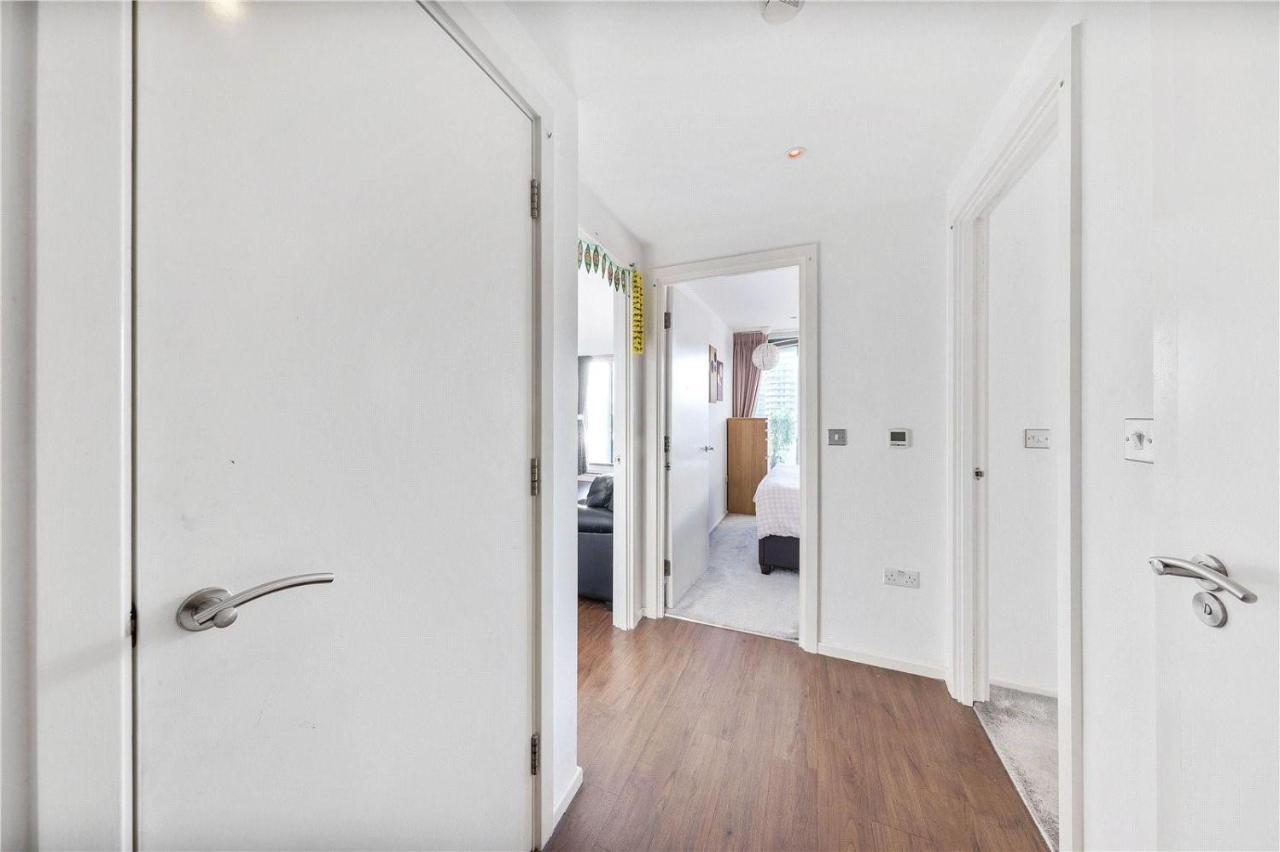 Two Bedroom Apartment - London Excel Stays מראה חיצוני תמונה